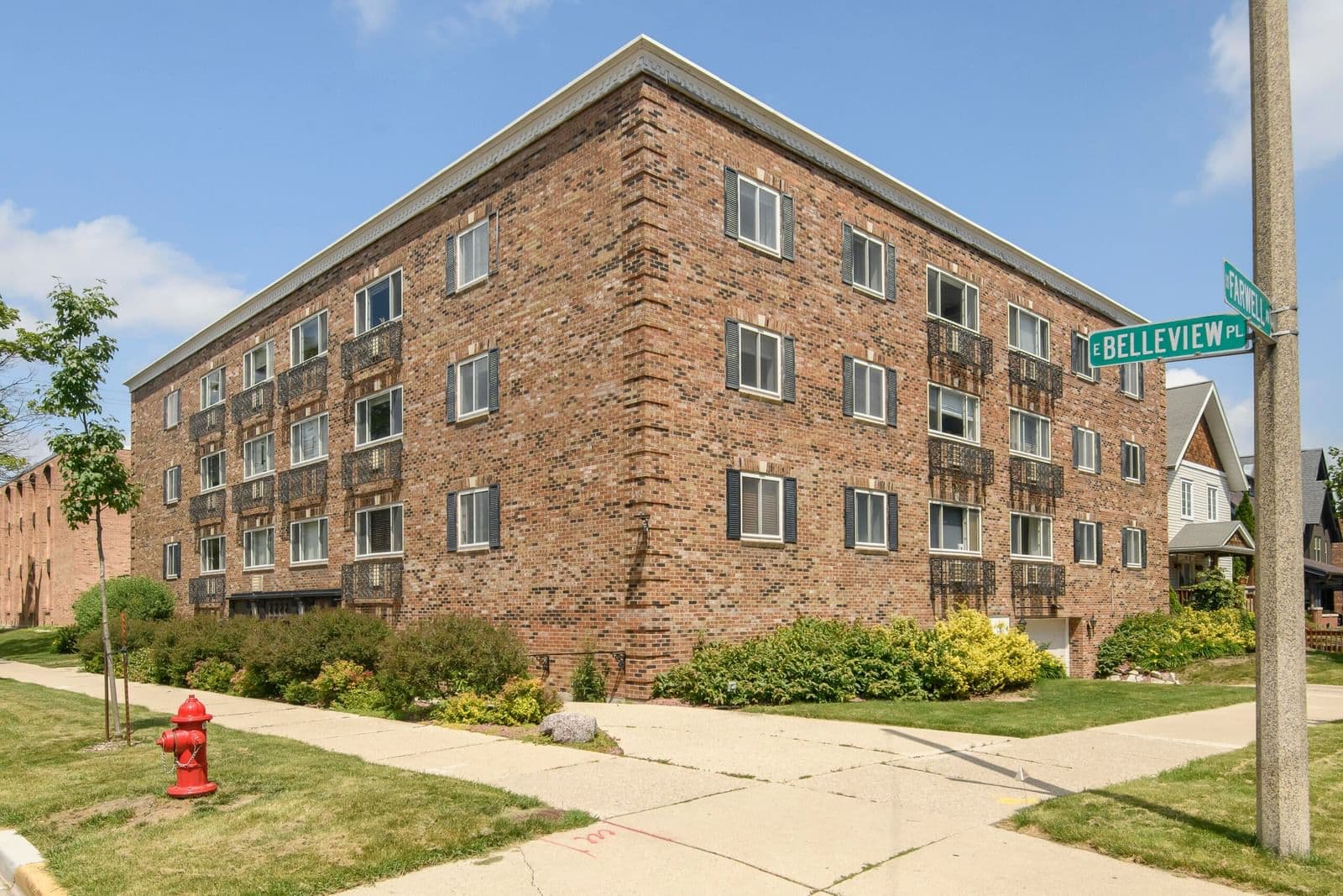 2222 Belleview Pl