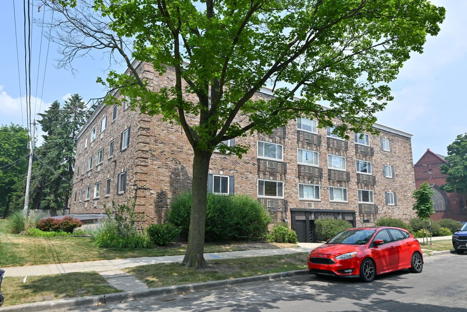 2222 Belleview