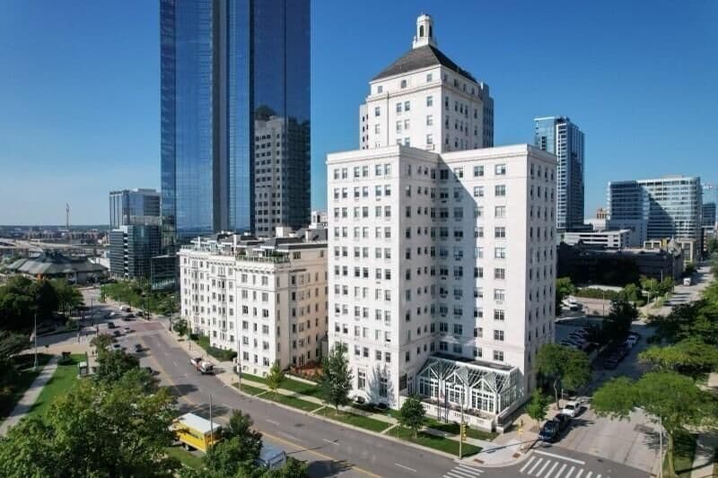 925 Wells, Milwaukee, WI