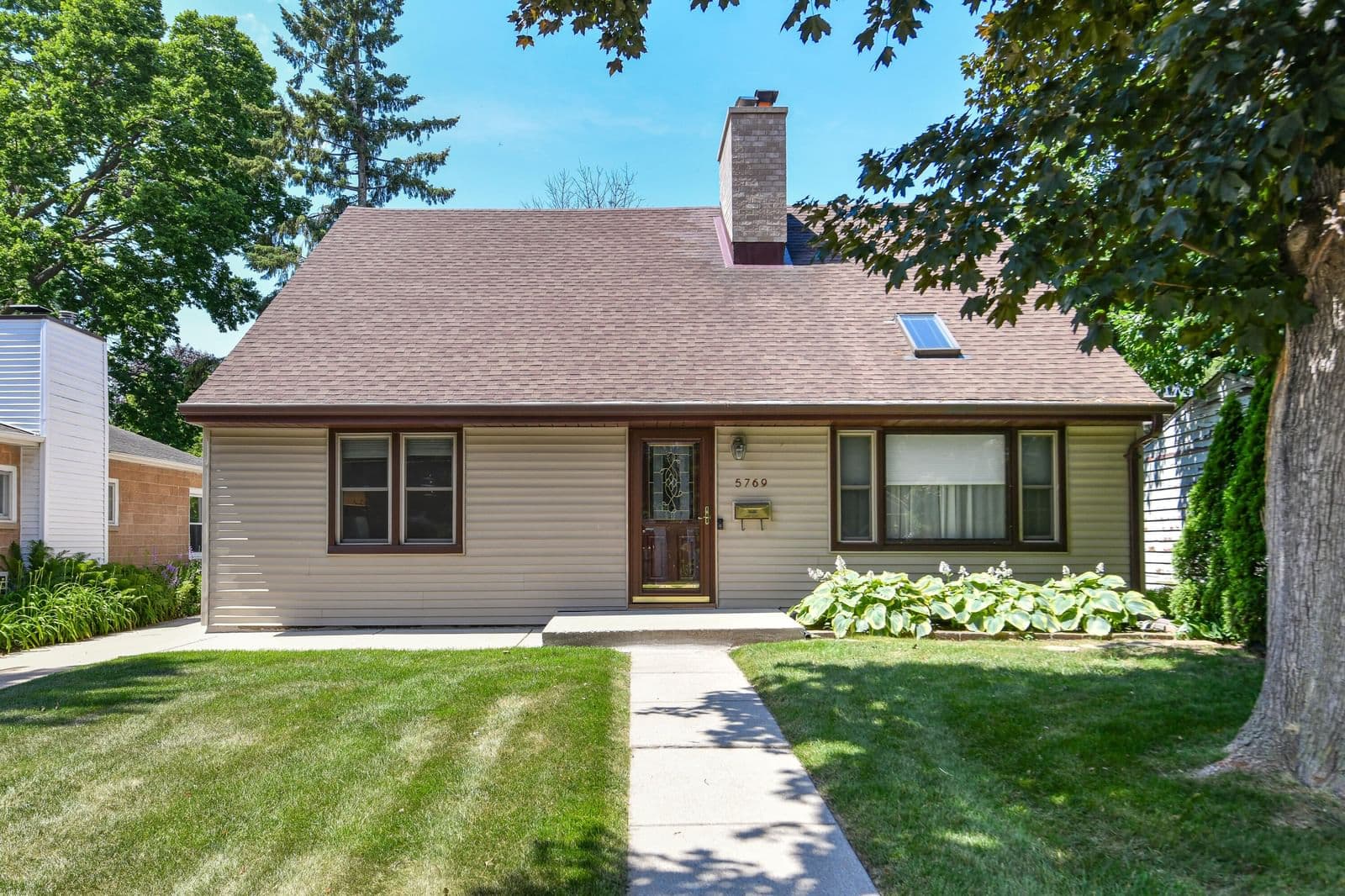 5769 River Forest, Glendale, WI