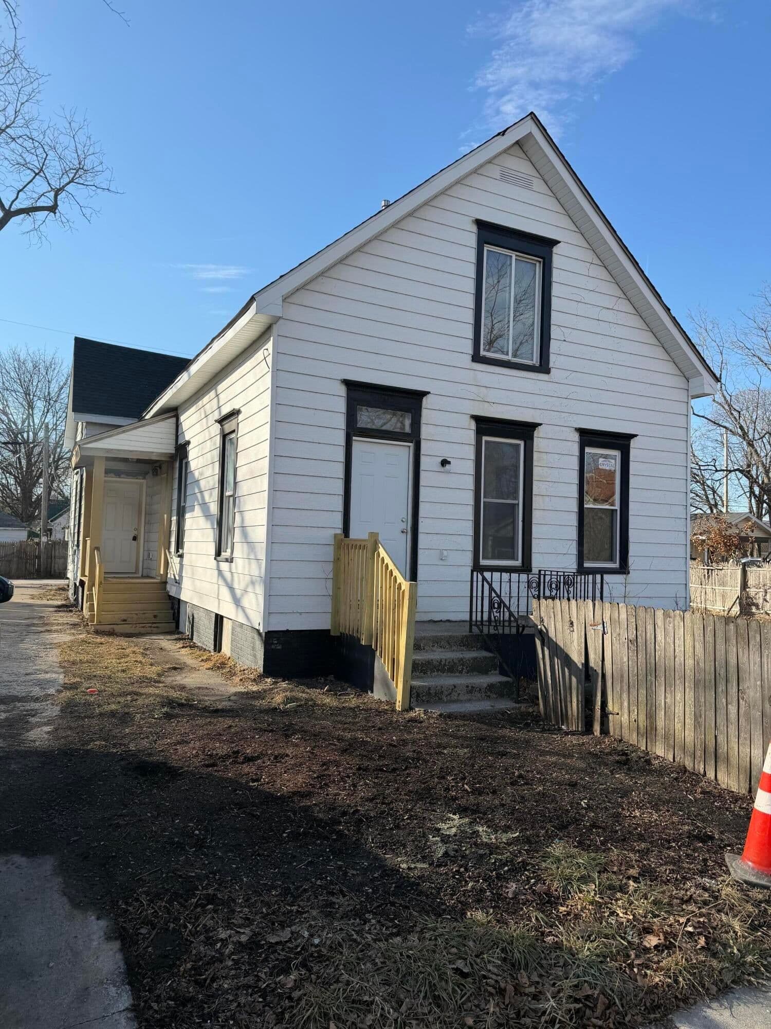 1646 Center
