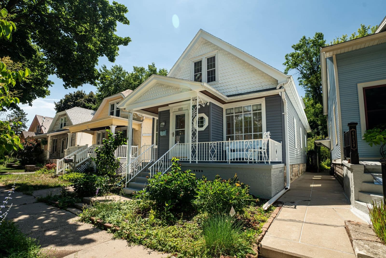 6835 Auburn