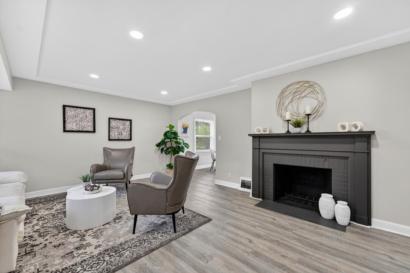 305 Leanore, Brookfield, WI