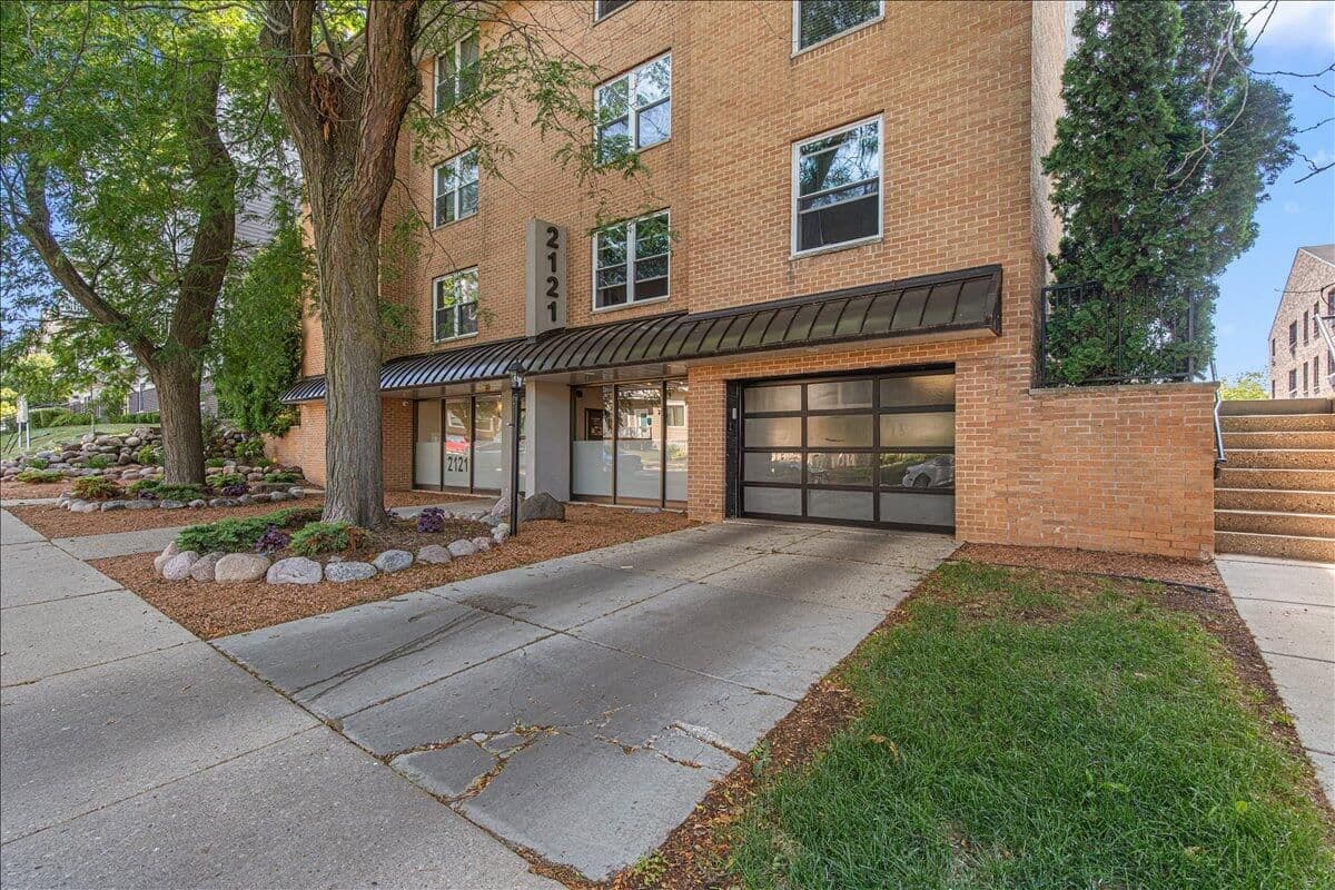 2121 Cambridge