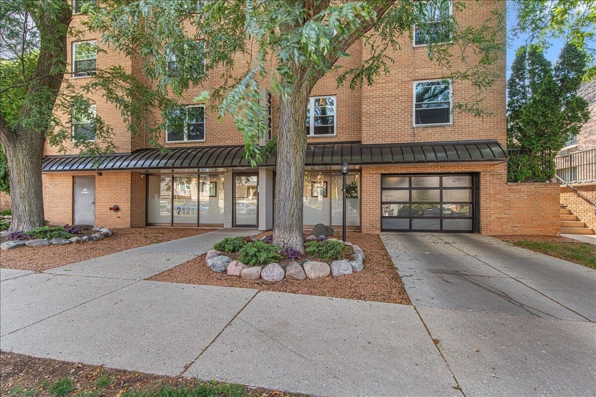 2121 Cambridge