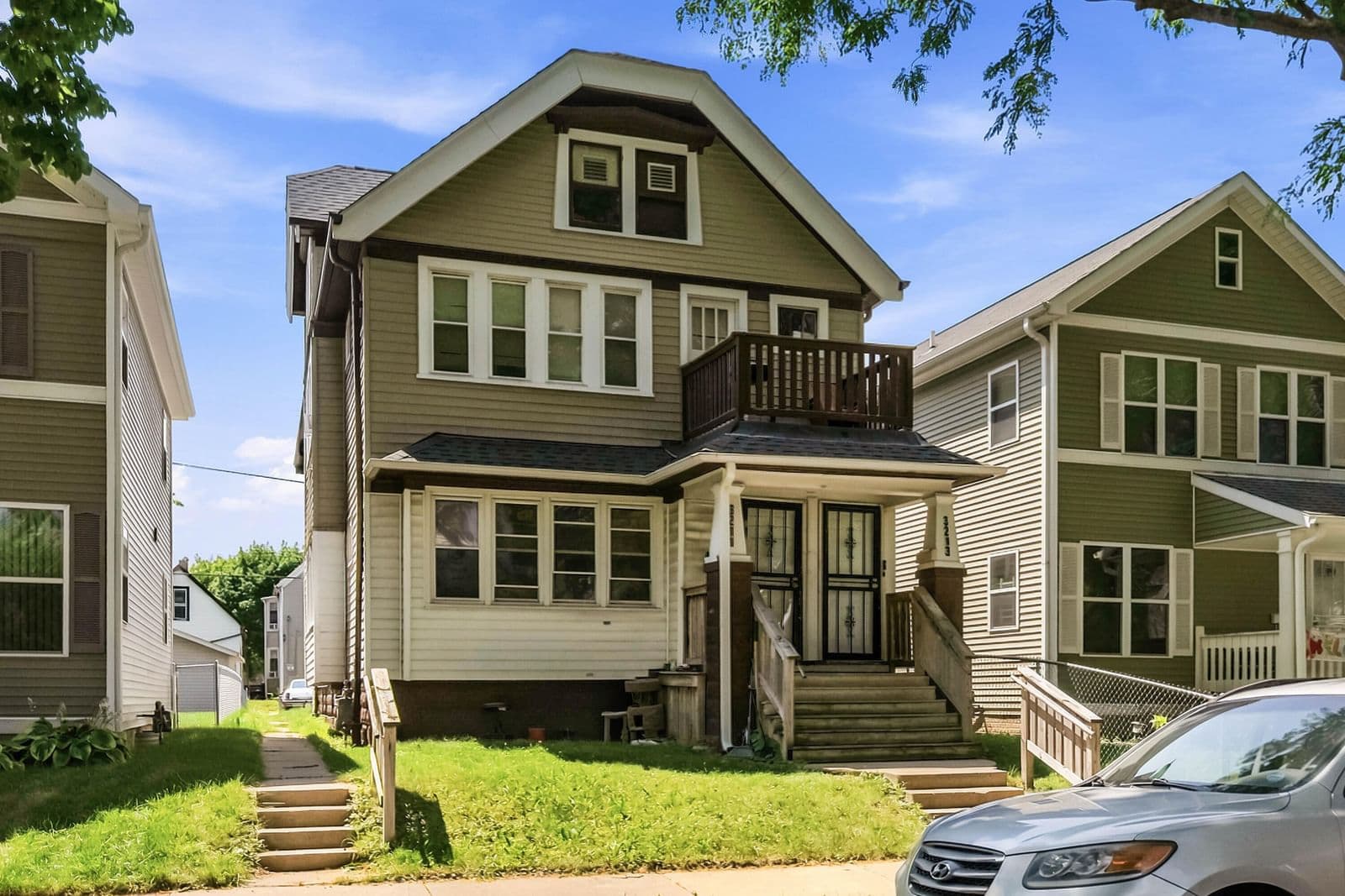 3211 Buffum