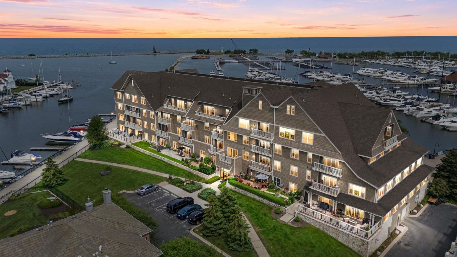 4 Gaslight, Racine, WI