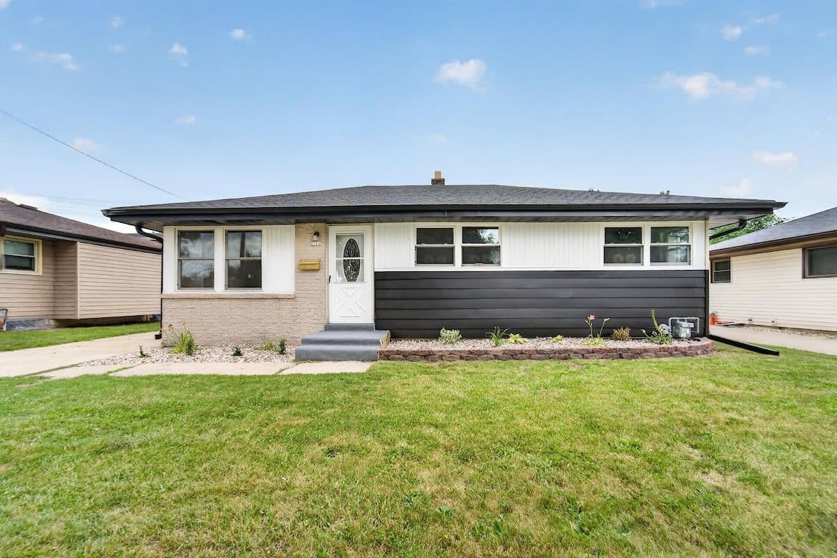 2702 Loraine, Racine, WI