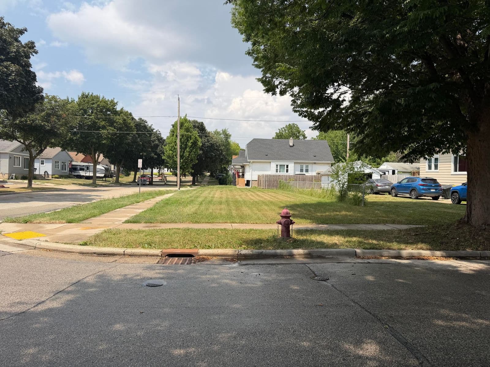 16 89th, West Allis, WI