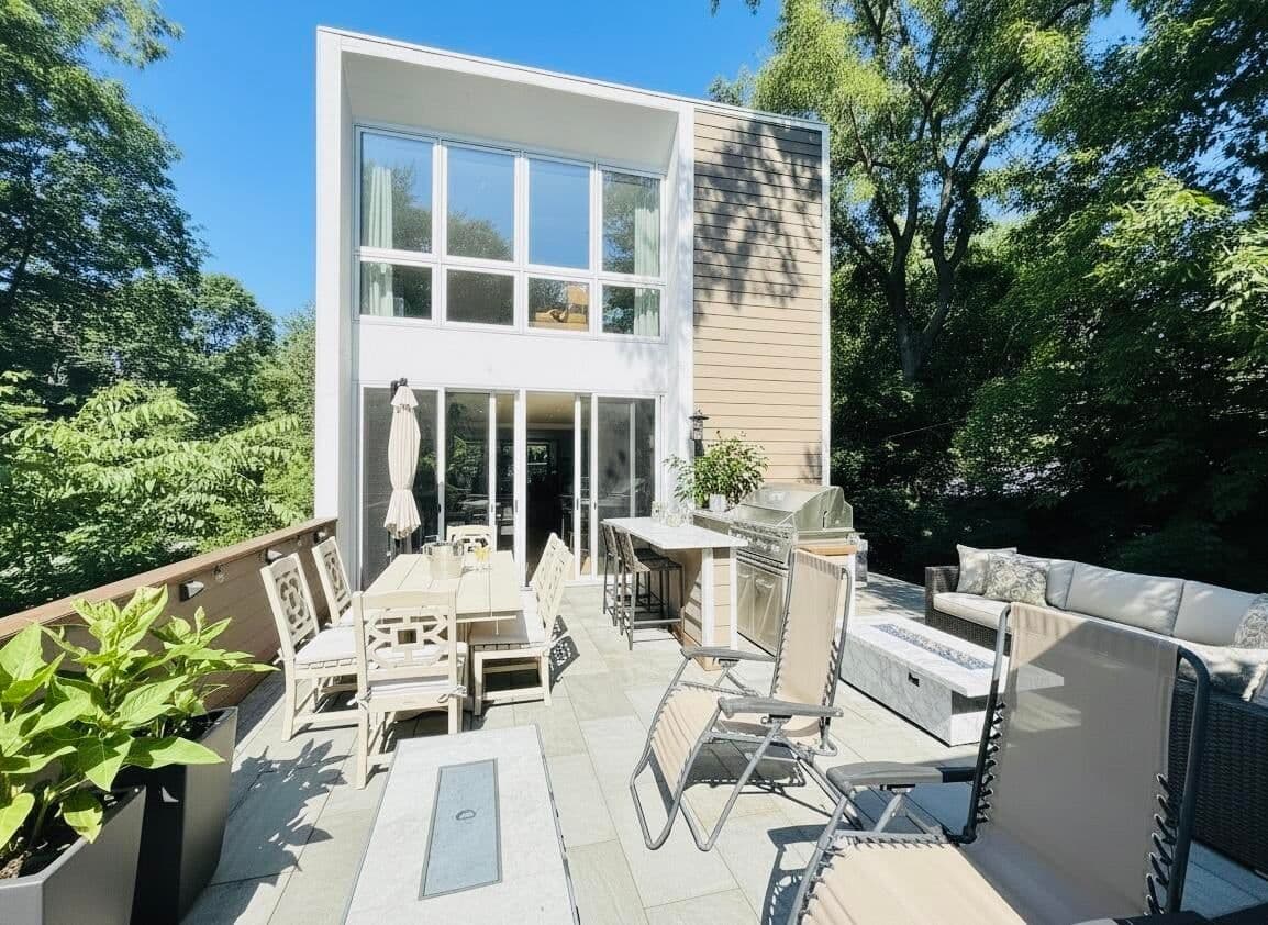 6022 Sunny Point