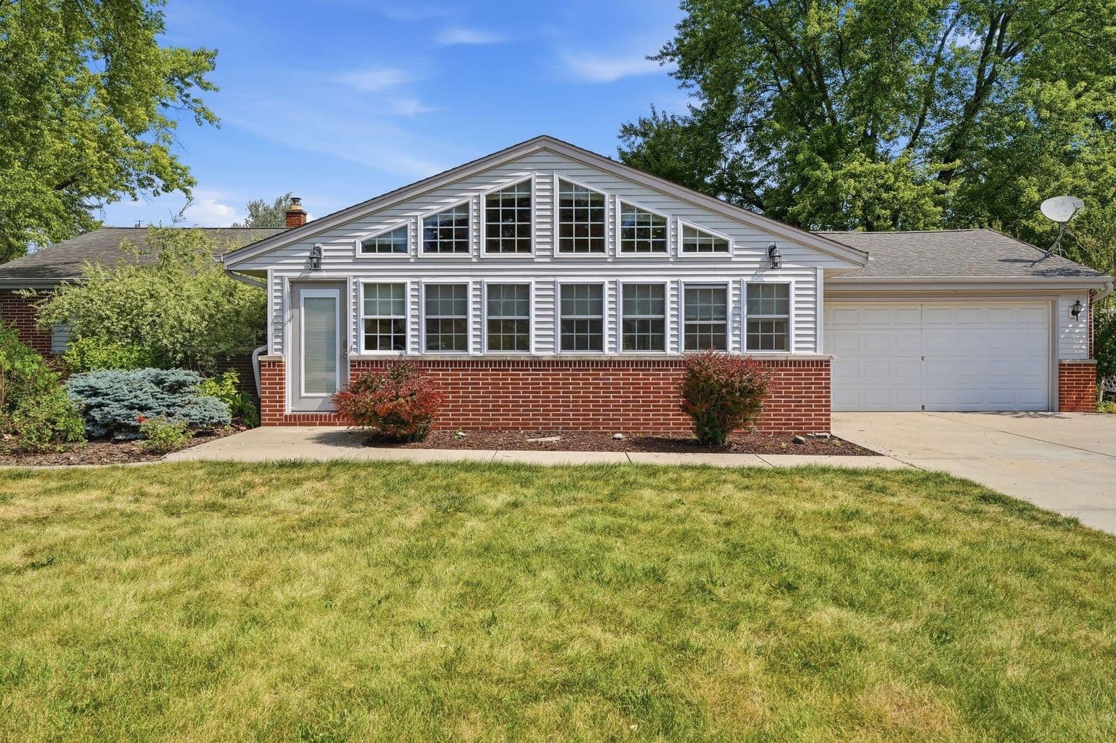16730 Willow Ridge, Brookfield, WI
