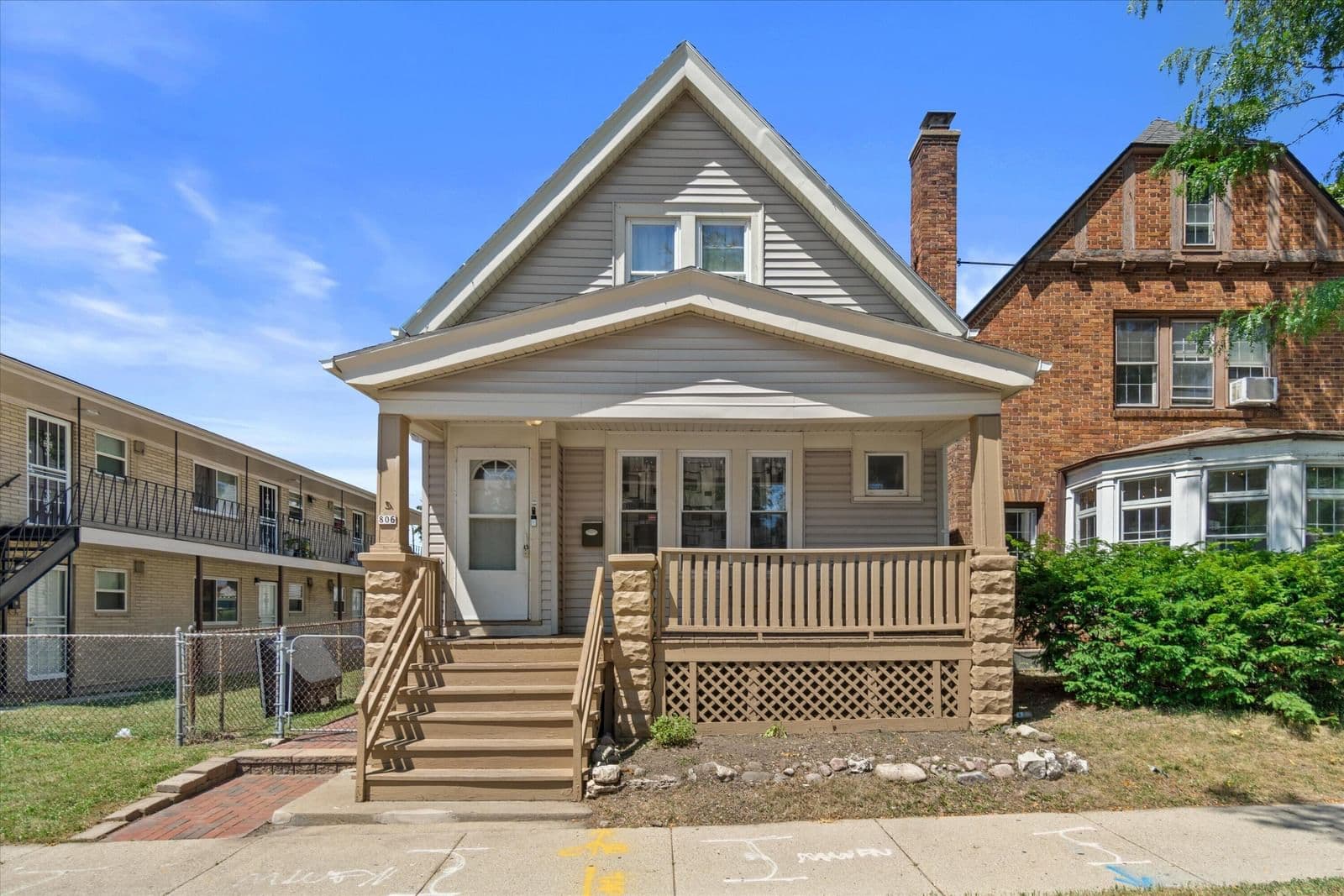 806 Lapham