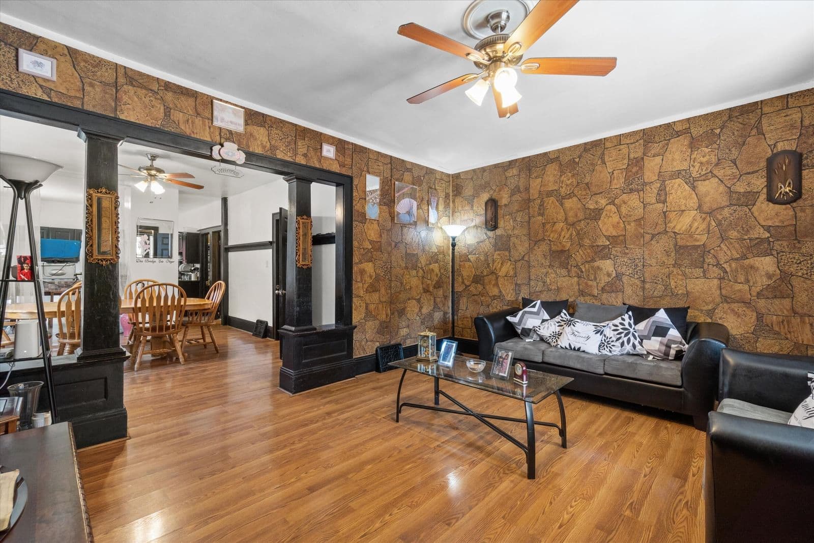 806 Lapham