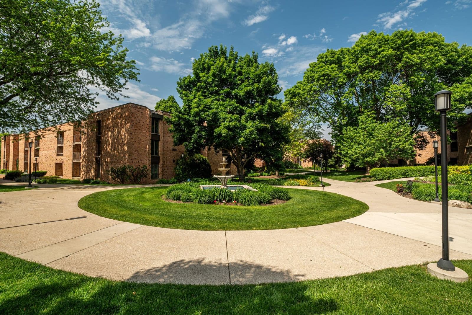 1906 Shorewood Blvd
