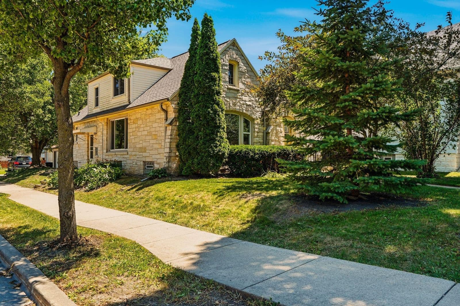 2202 70th, West Allis, WI