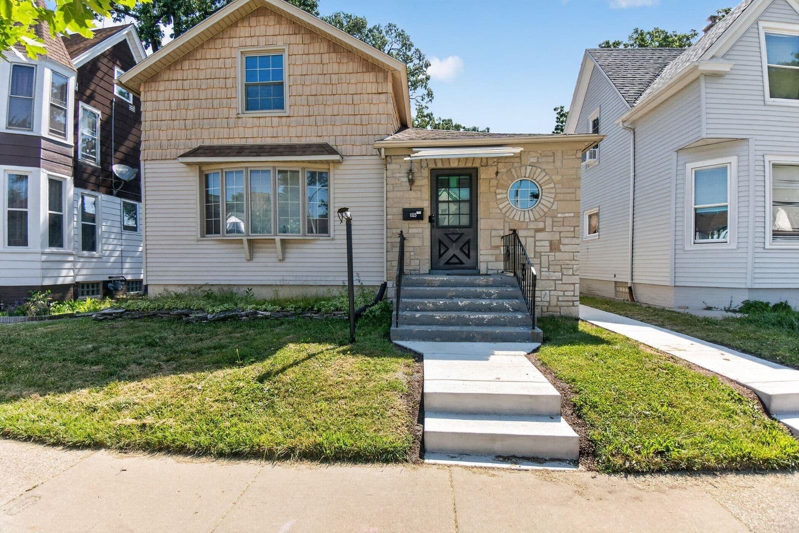 1525 Holmes, Racine, WI