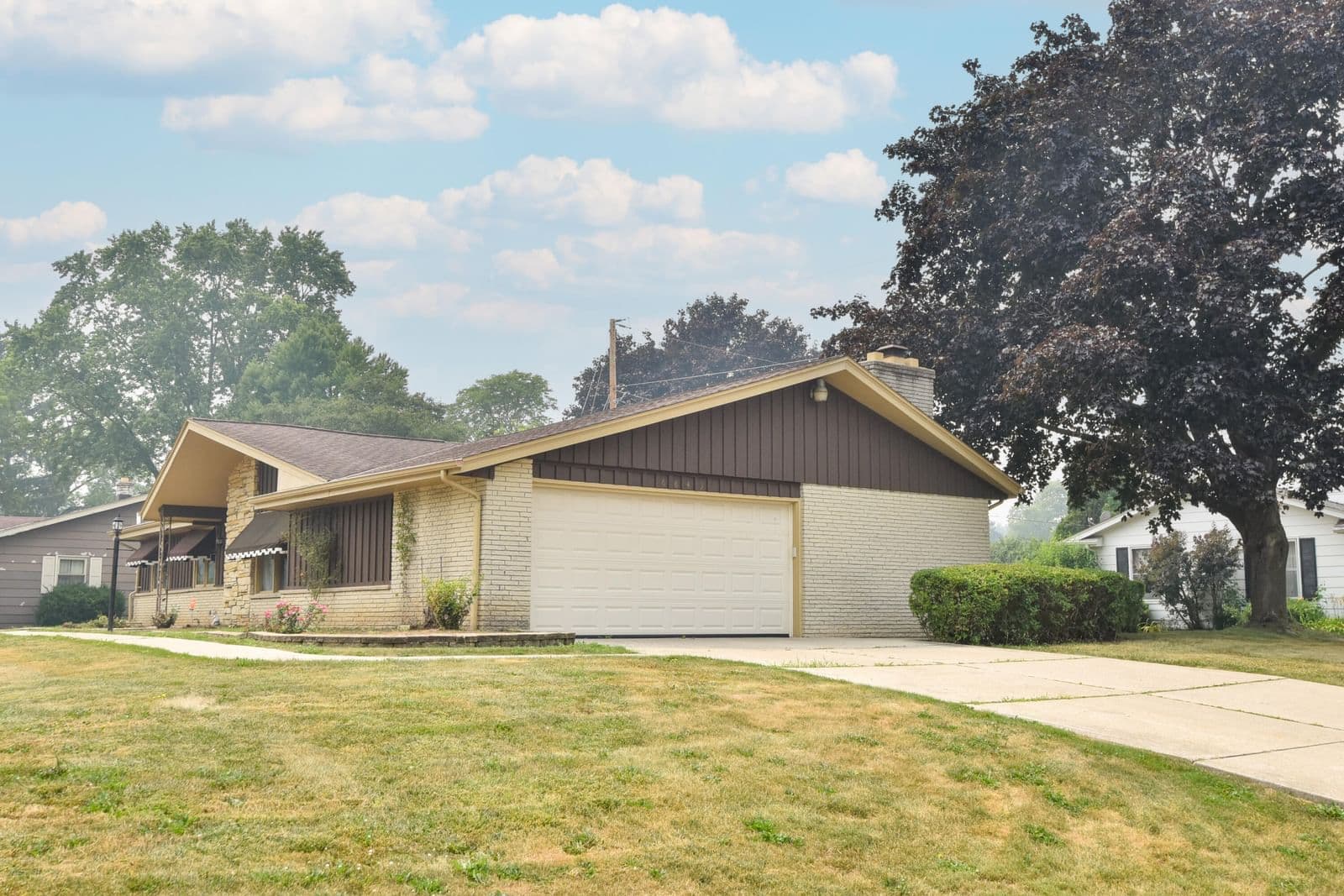 6843 Park Manor
