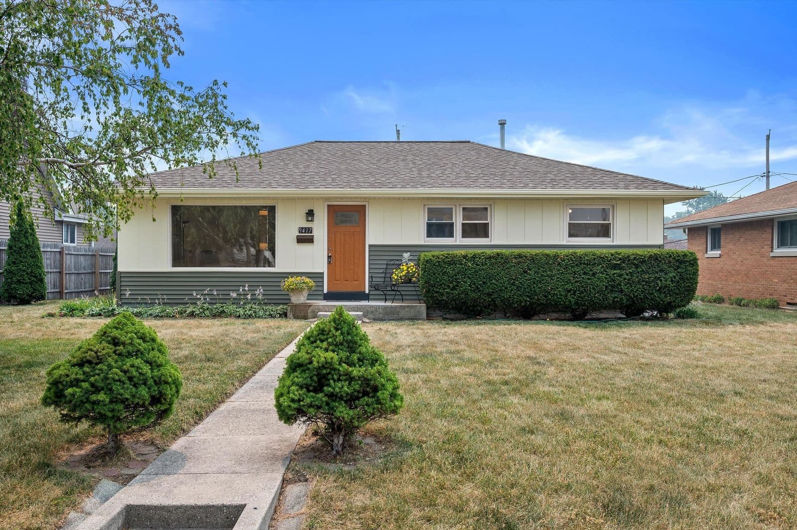 9417 Schlinger, West Allis, WI