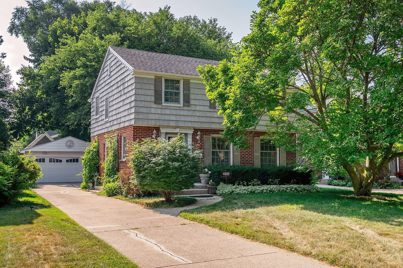 6041 Santa Monica, Whitefish Bay, WI