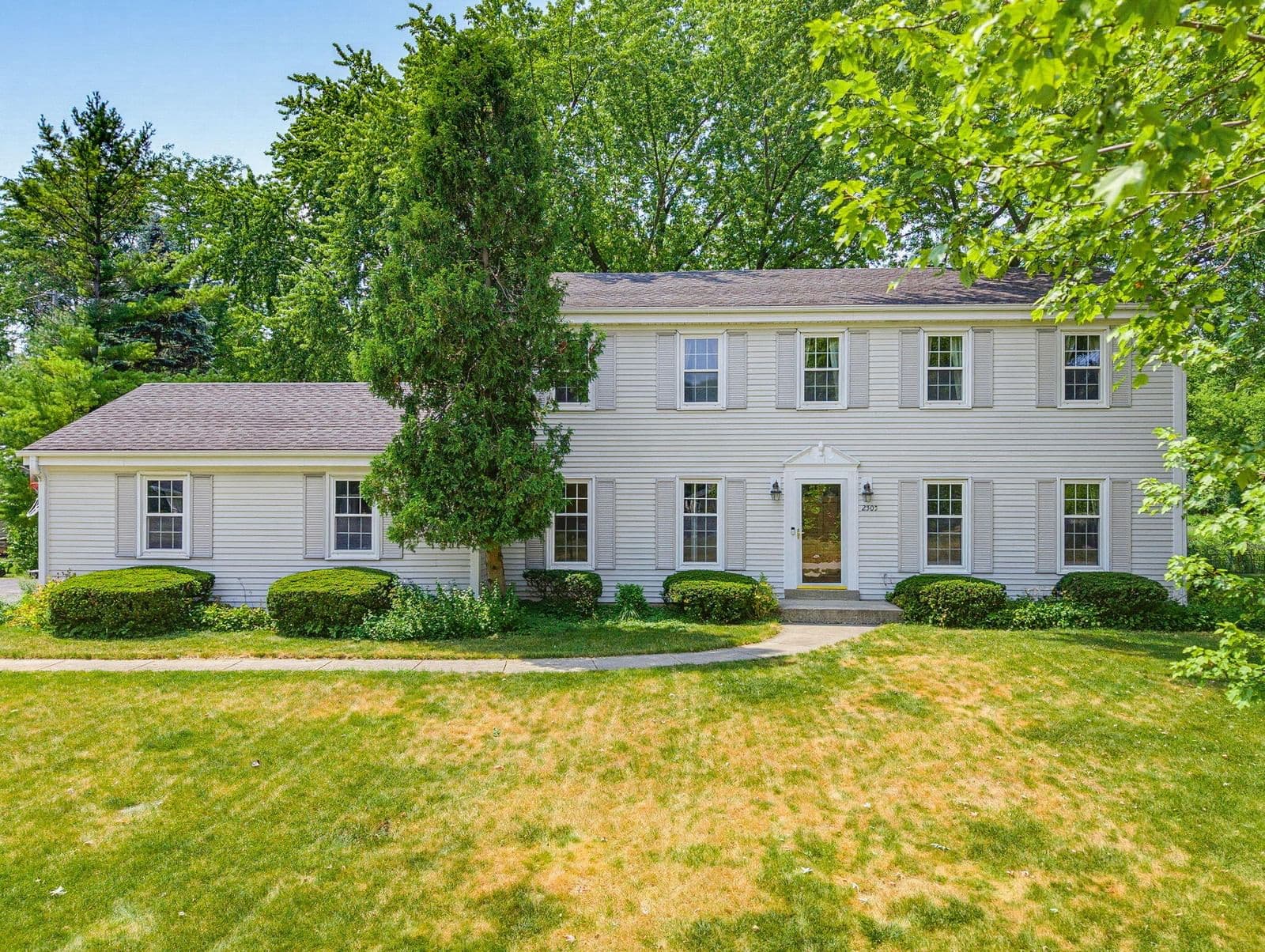 2505 Almesbury, Brookfield, WI