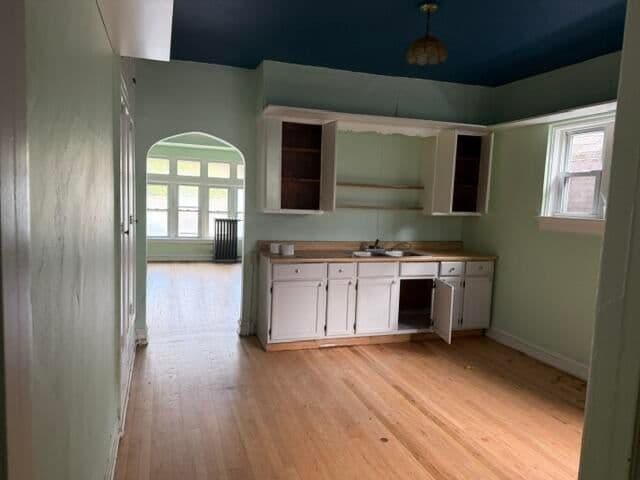 3272 Holton
