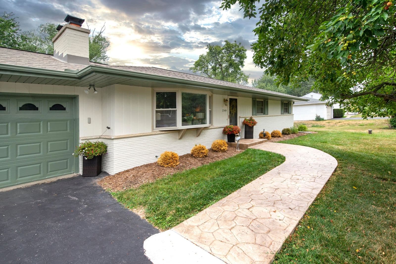 2545 Brookside, Brookfield, WI