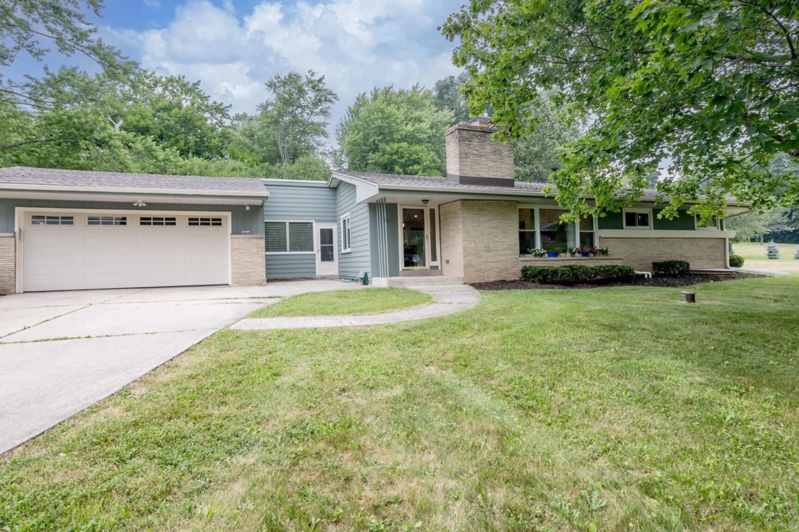 4212 Scenic, Mequon, WI