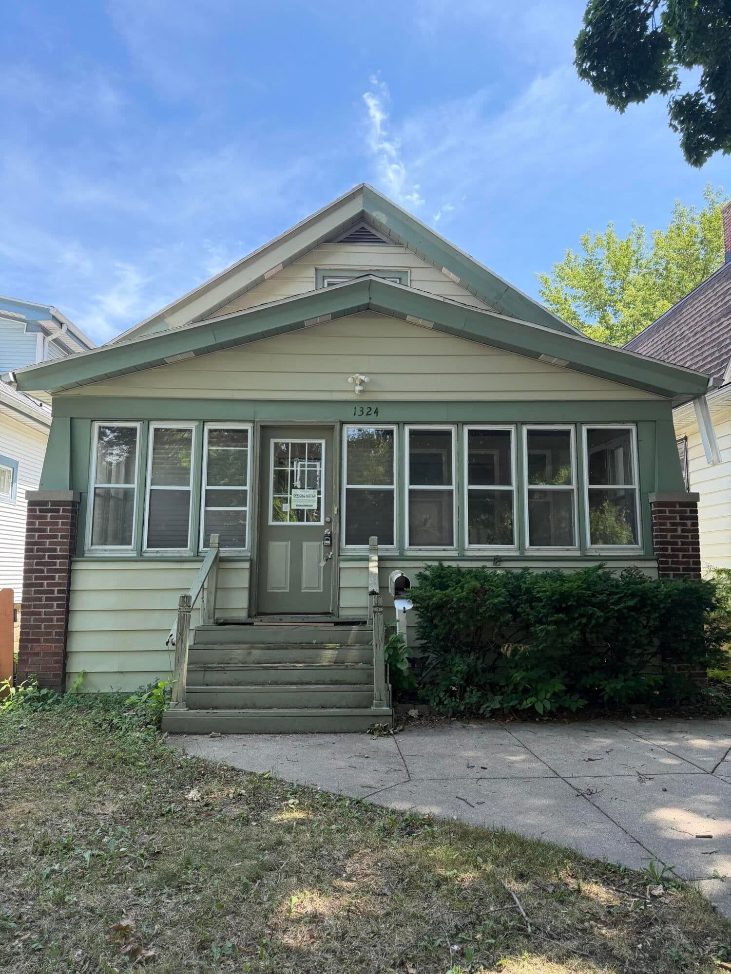 1324 77th, West Allis, WI