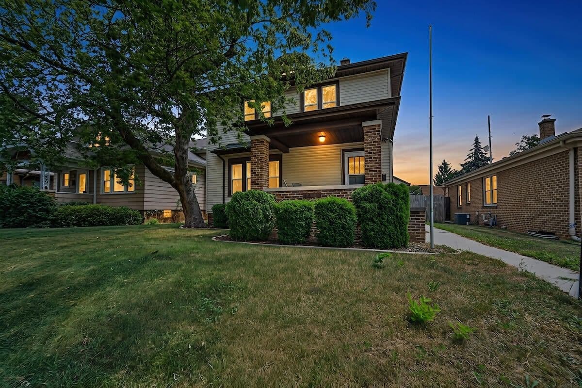 2045 Deane, Racine, WI