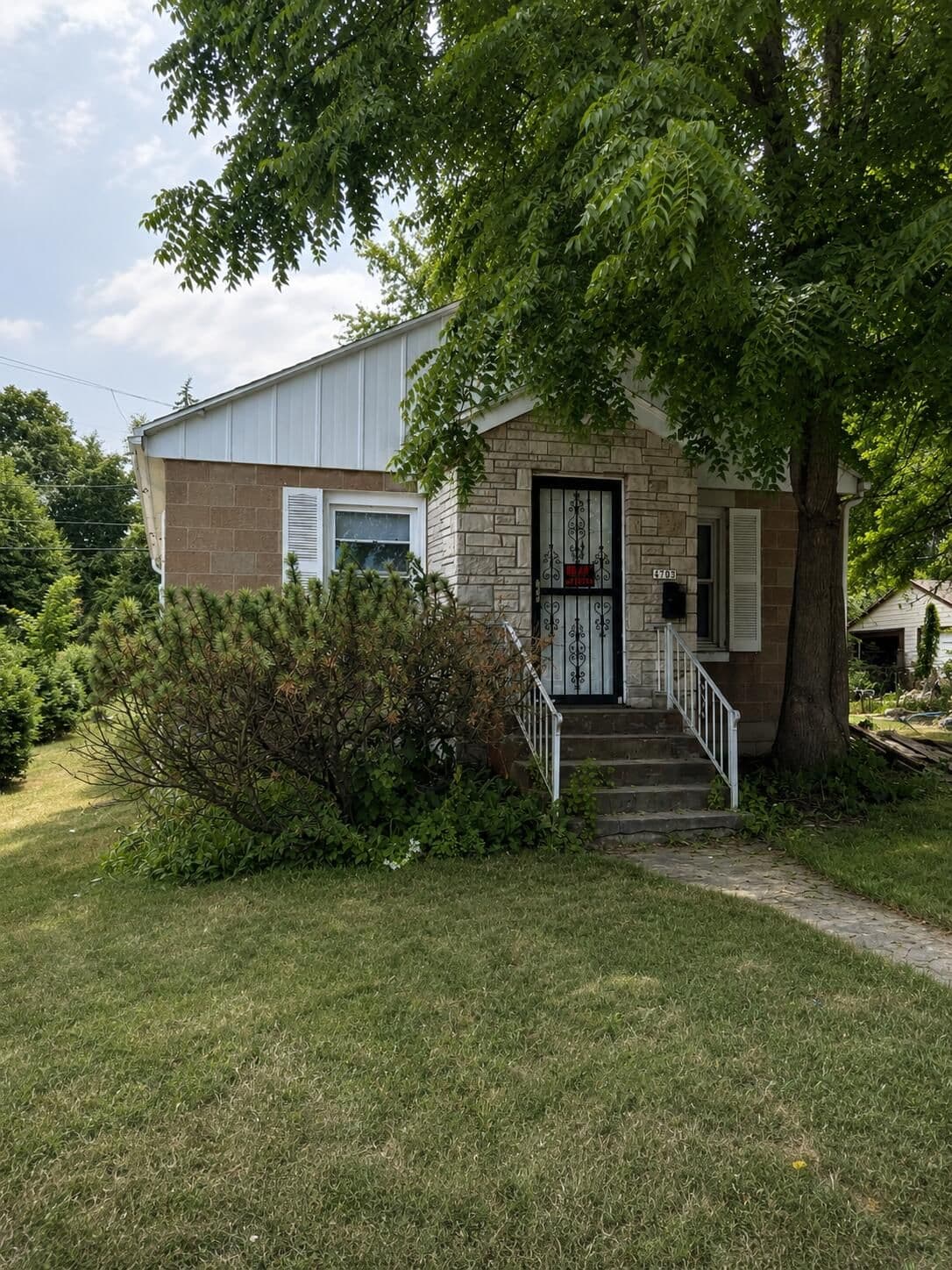 4703 Villard