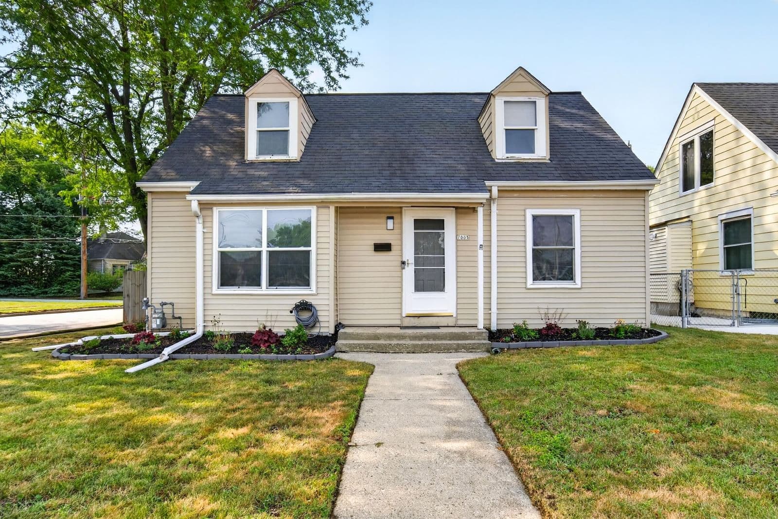7005 Lincoln, West Allis, WI