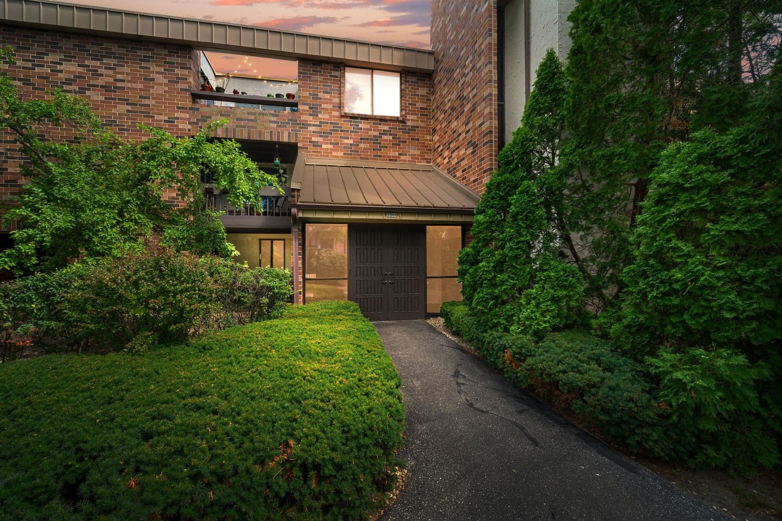 2200 Good Hope, Glendale, WI