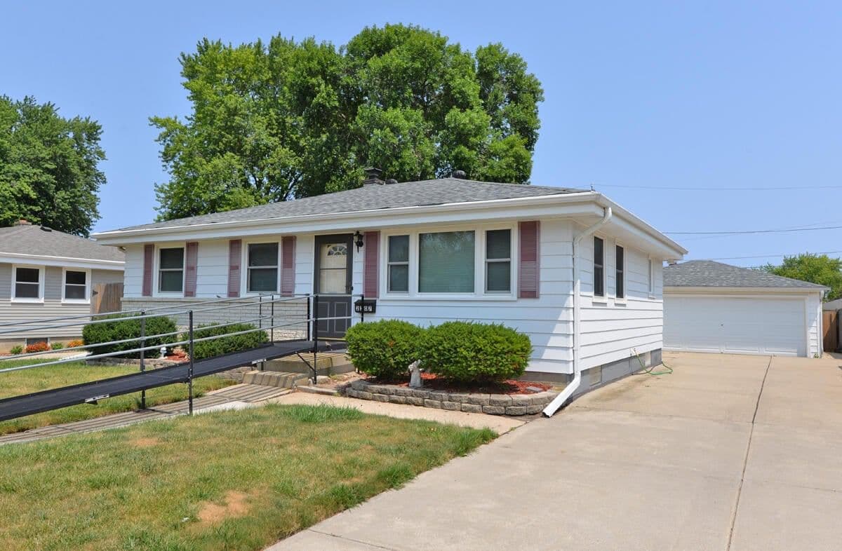 2207 Illinois, Racine, WI