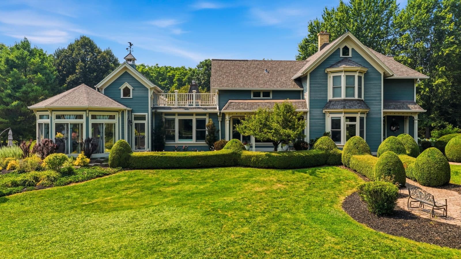 12921 Fox Hollow, Mequon, WI