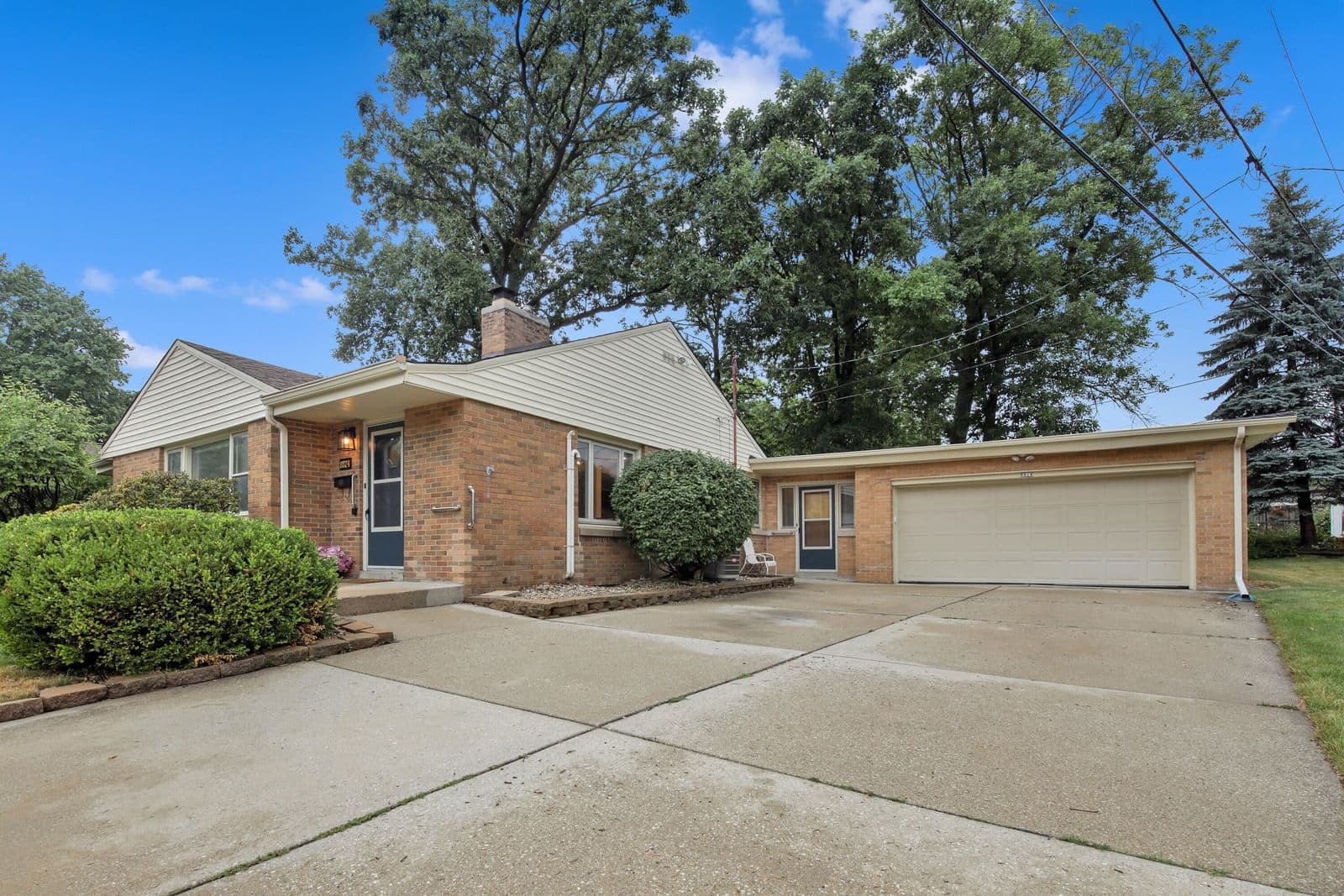 8824 Harrison, West Allis, WI