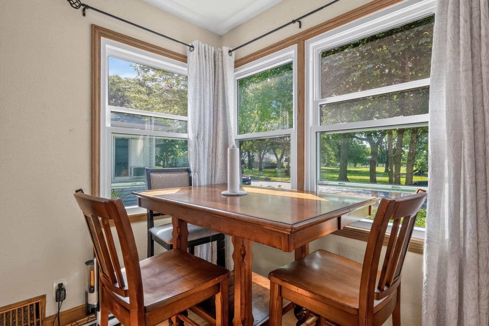 1826 Fernwood