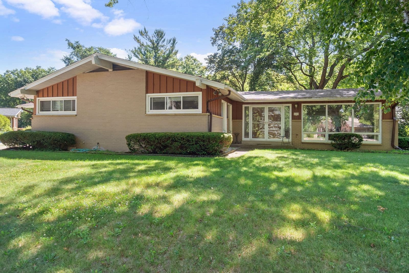6684 Atwahl, Glendale, WI