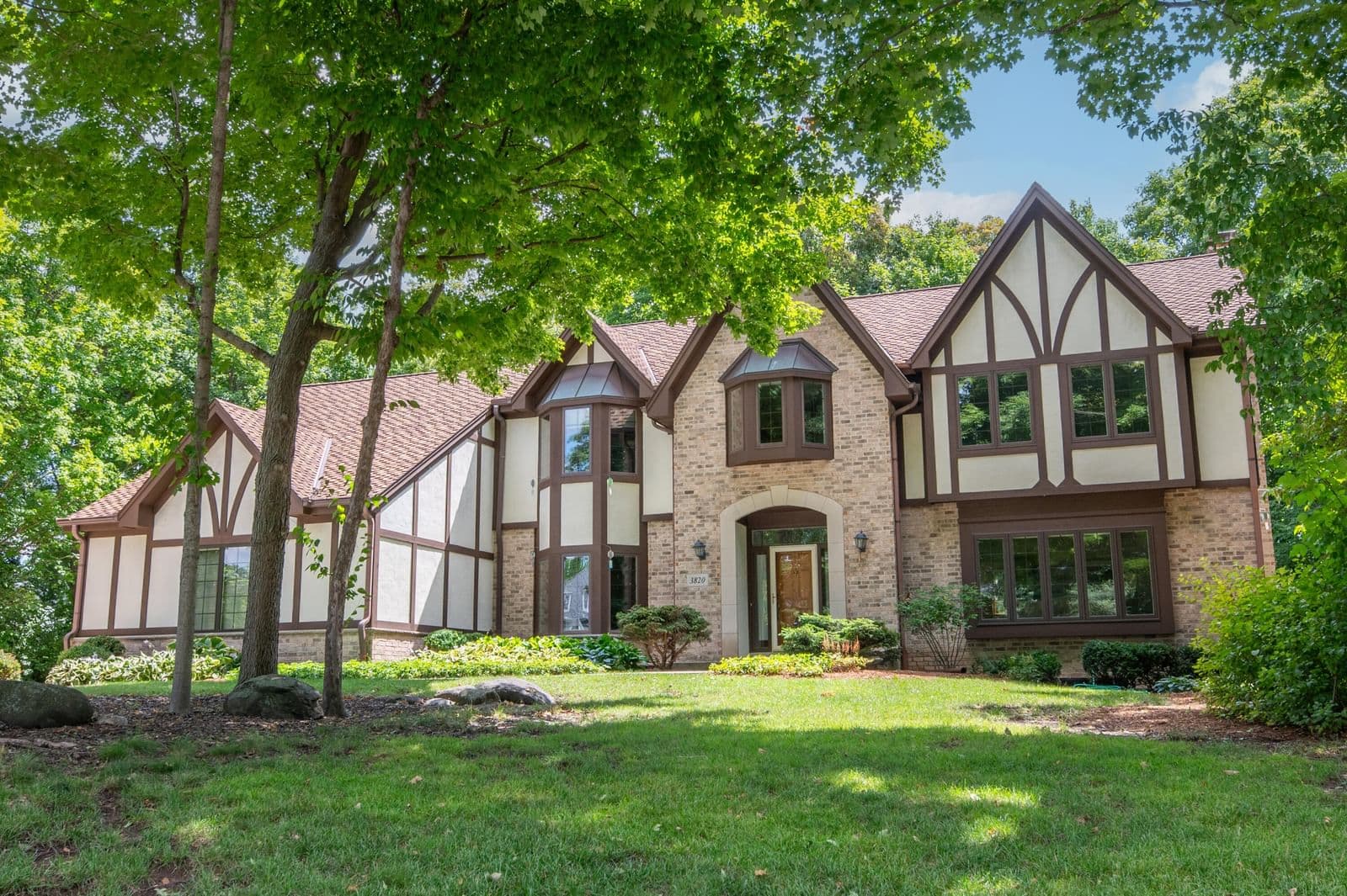 3820 Charter Point, Brookfield, WI