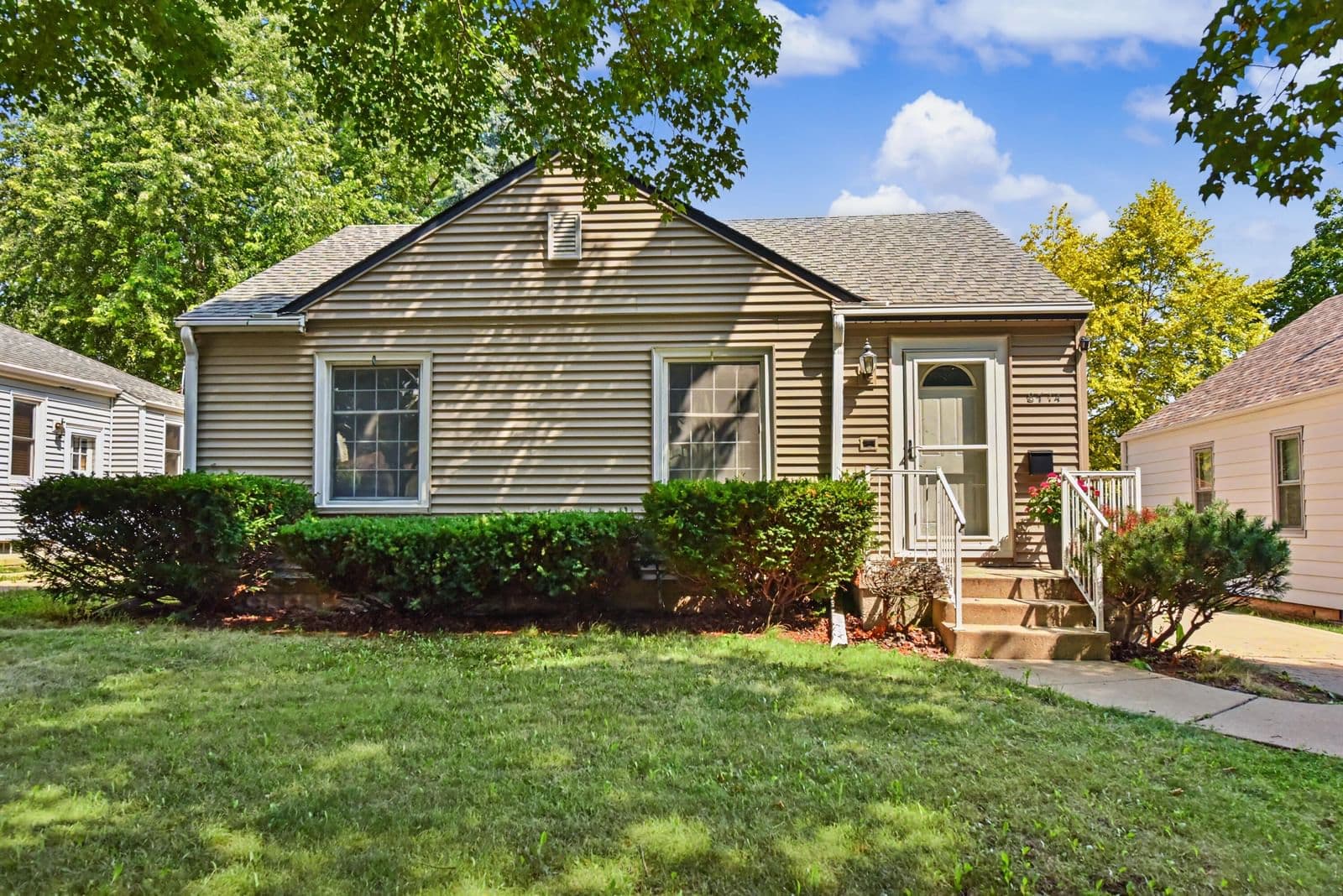 8714 Hayes, West Allis, WI