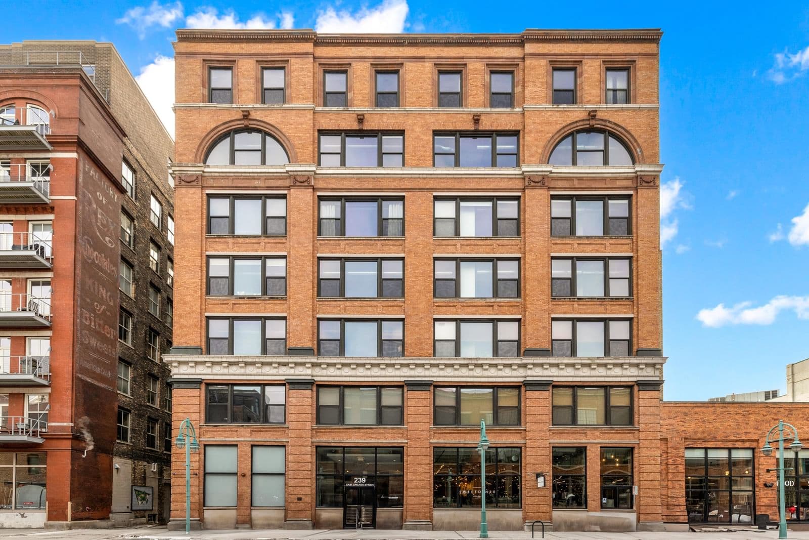 239 Chicago, Milwaukee, WI