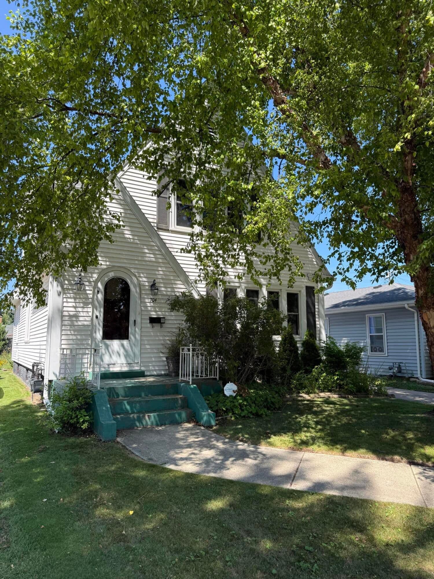 704 William, Racine, WI