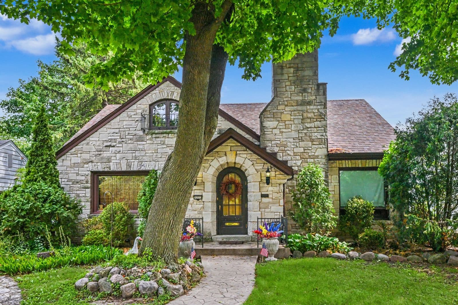 5223 Hayes, West Allis, WI