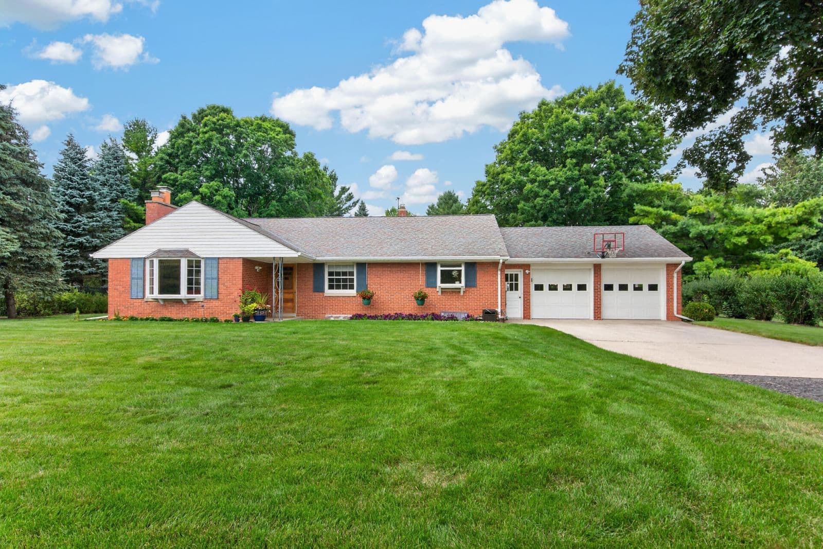 5106 Columbia, Cedarburg, WI