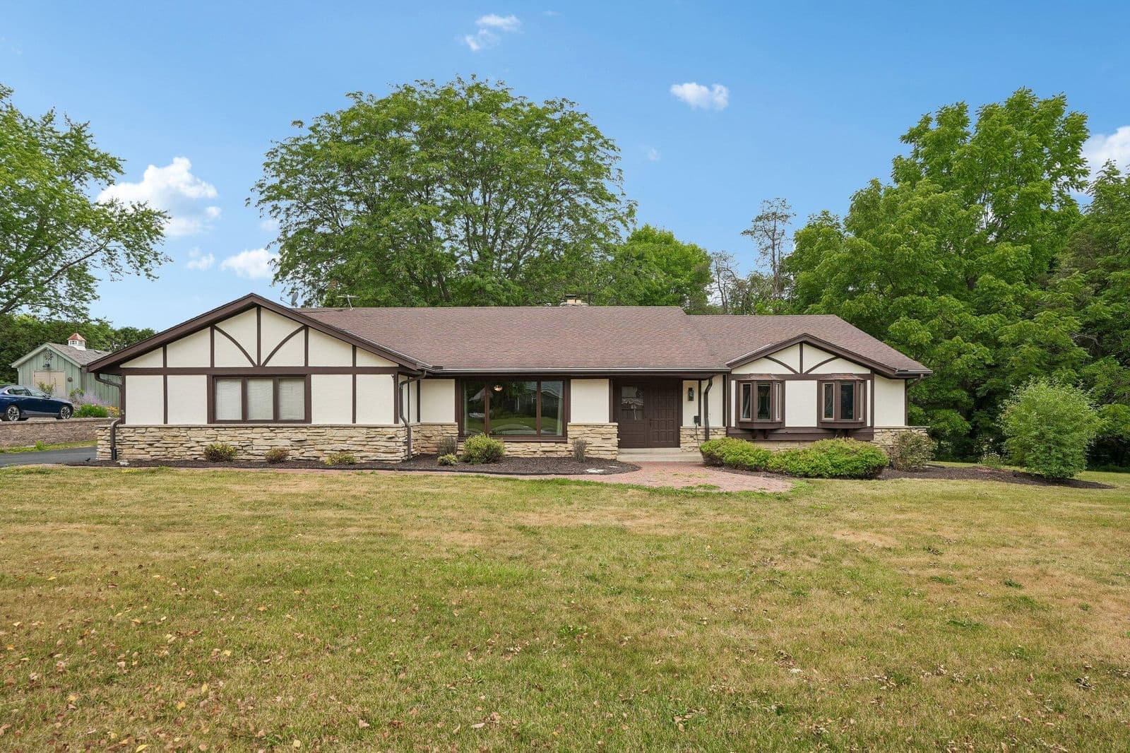 3665 Shadybrook, Brookfield, WI
