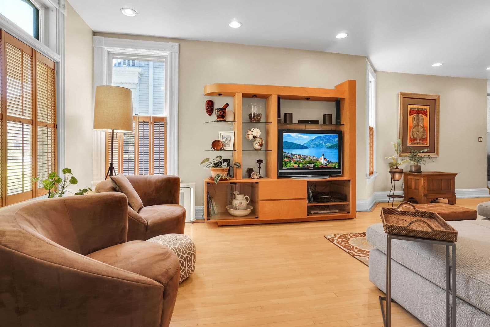 1323 Astor