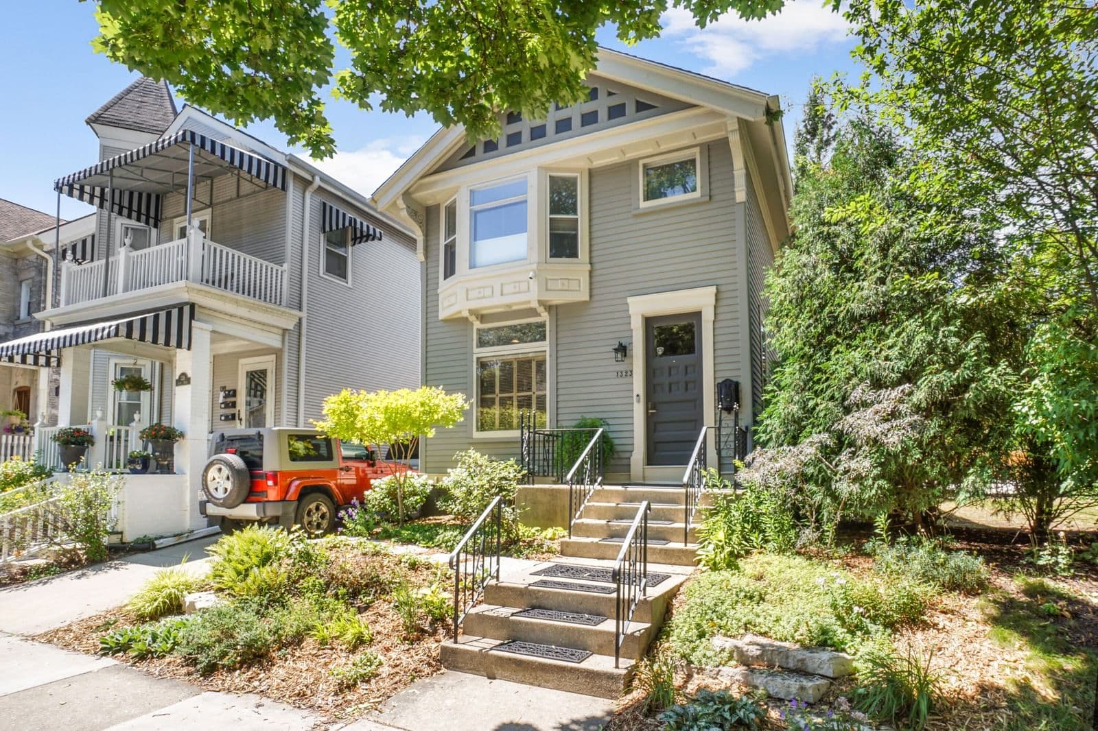1323 Astor
