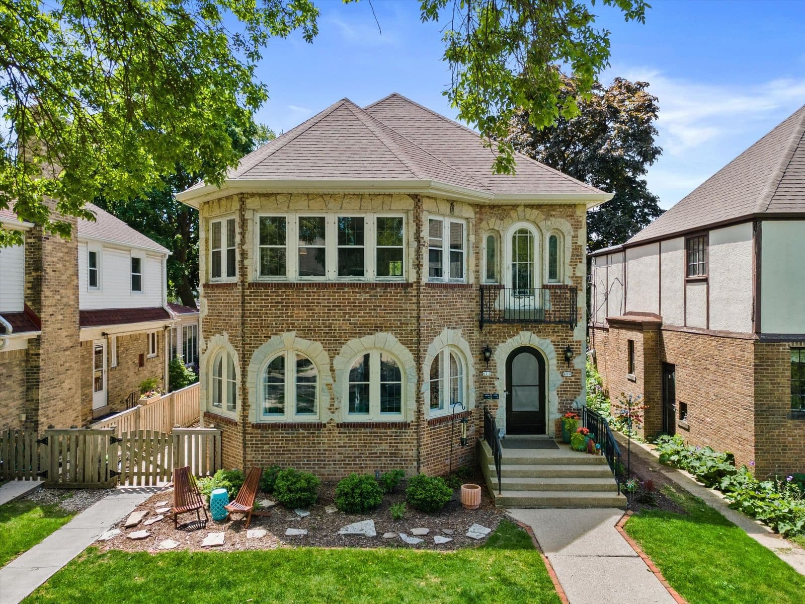 609 Lake View, Whitefish Bay, WI