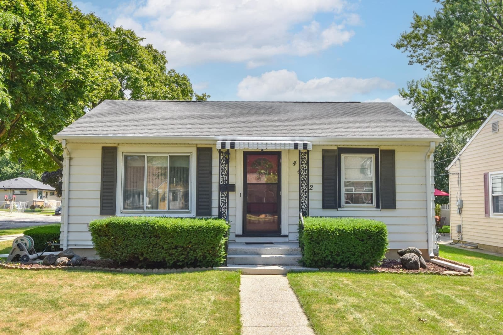4402 Lenox