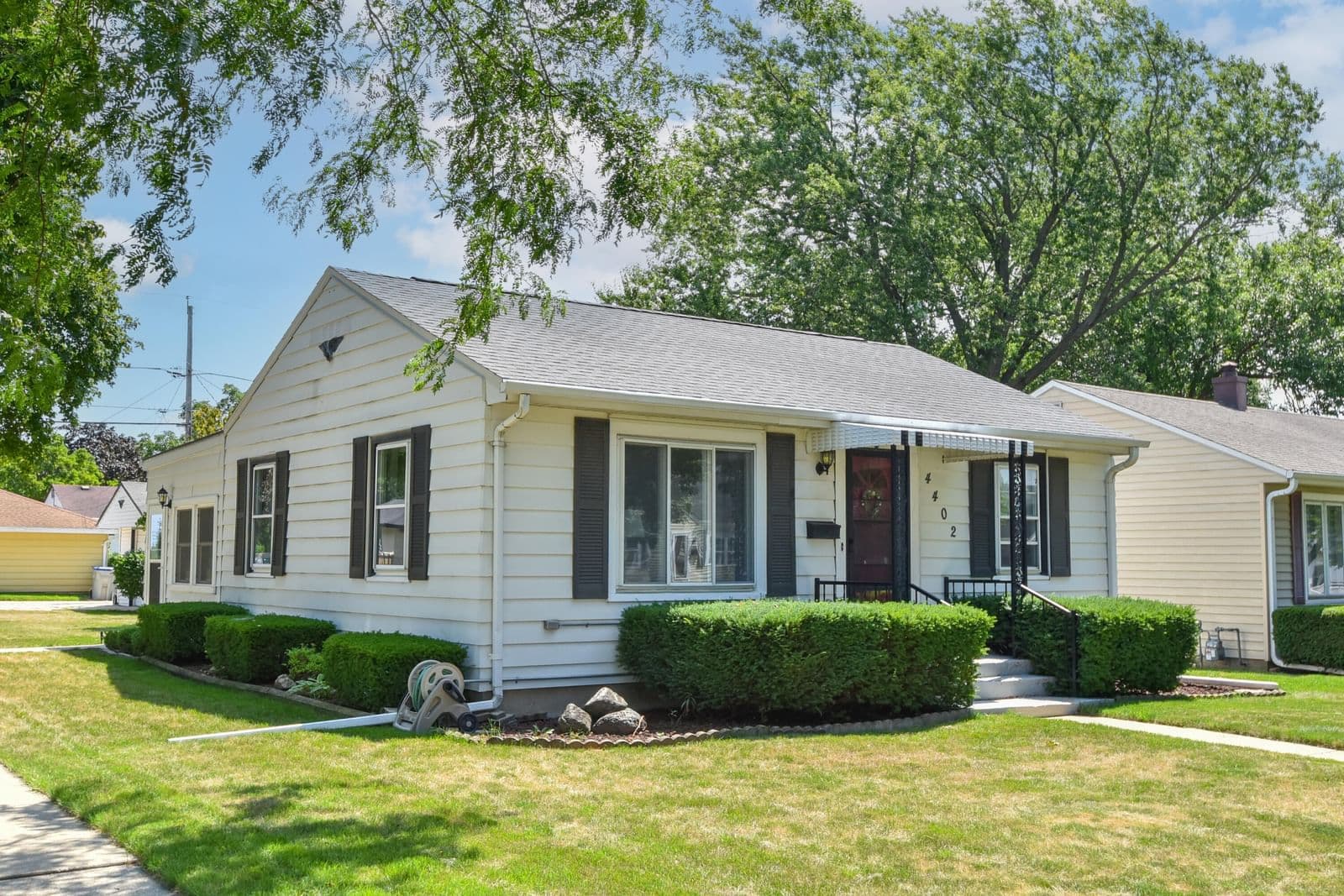 4402 Lenox