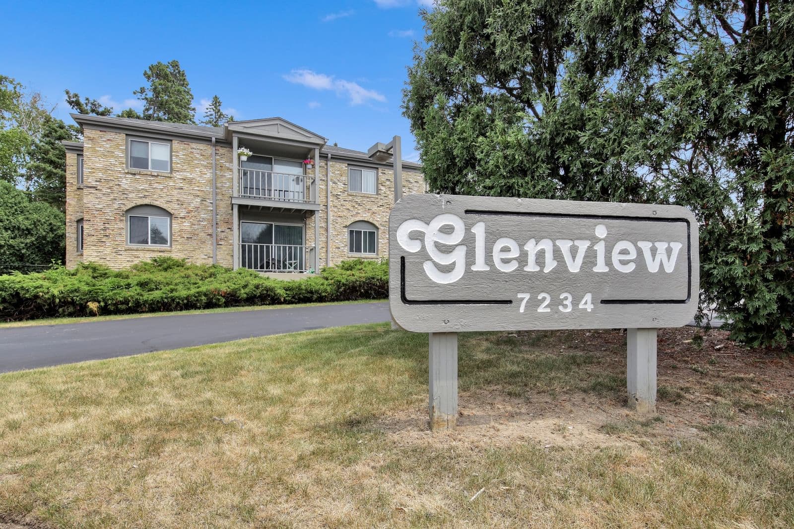7234 Green Bay, Glendale, WI